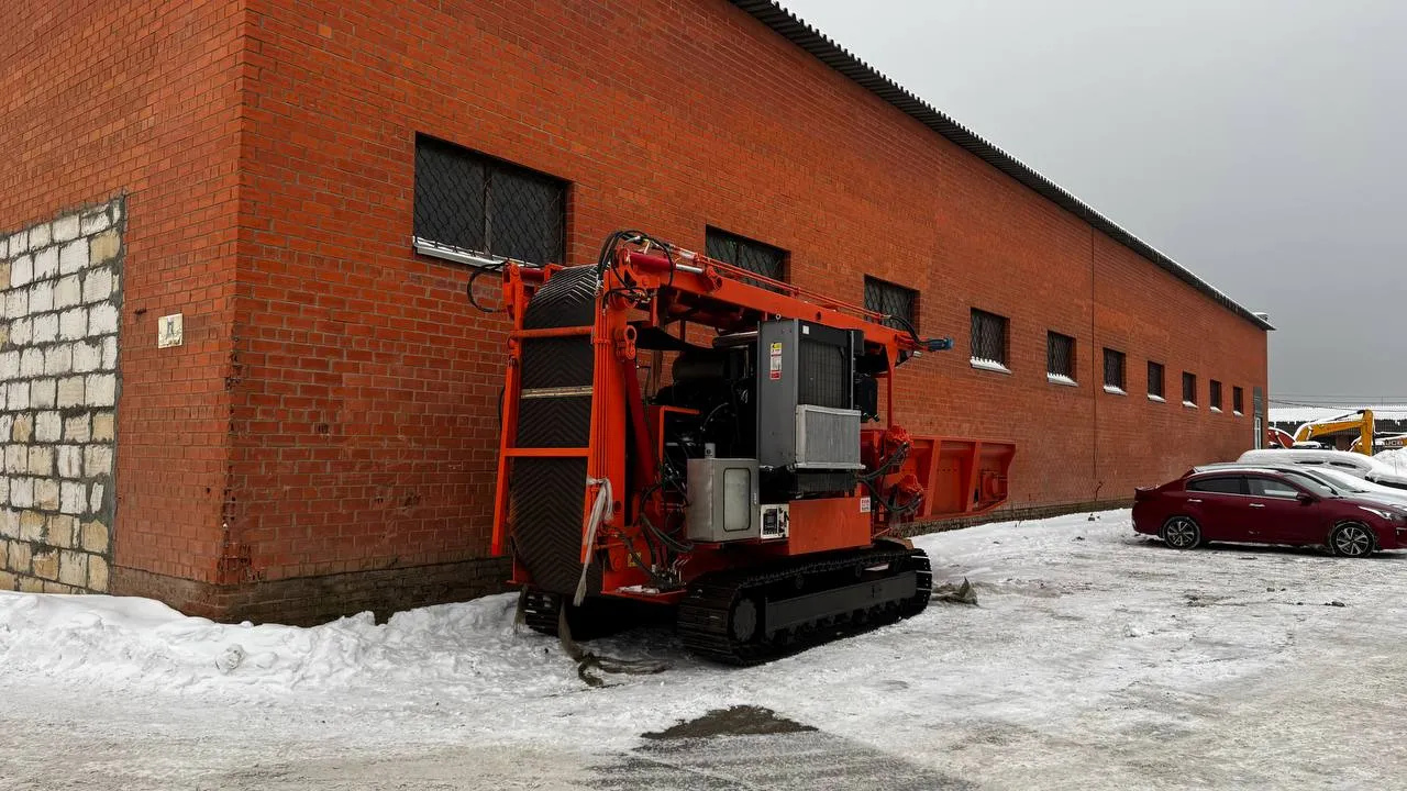 Измельчитель веток и древесины DH-220 на гусеничном ходу